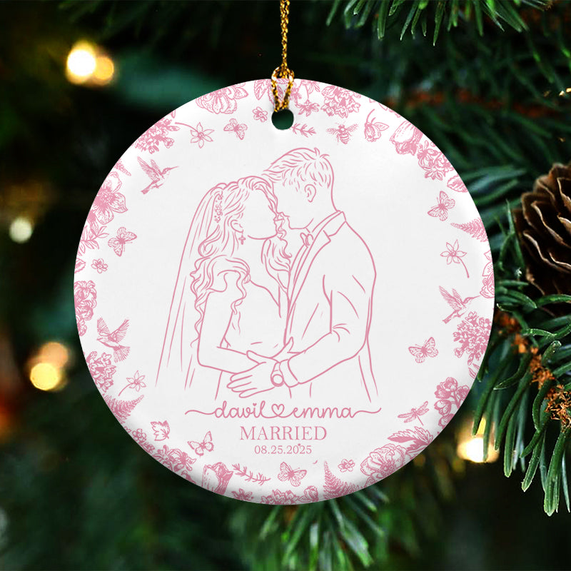 Wedding Couple Line Art - First Christmas Married, Newlywed, Anniversary Gift - Personalized Circle Ceramic Ornament