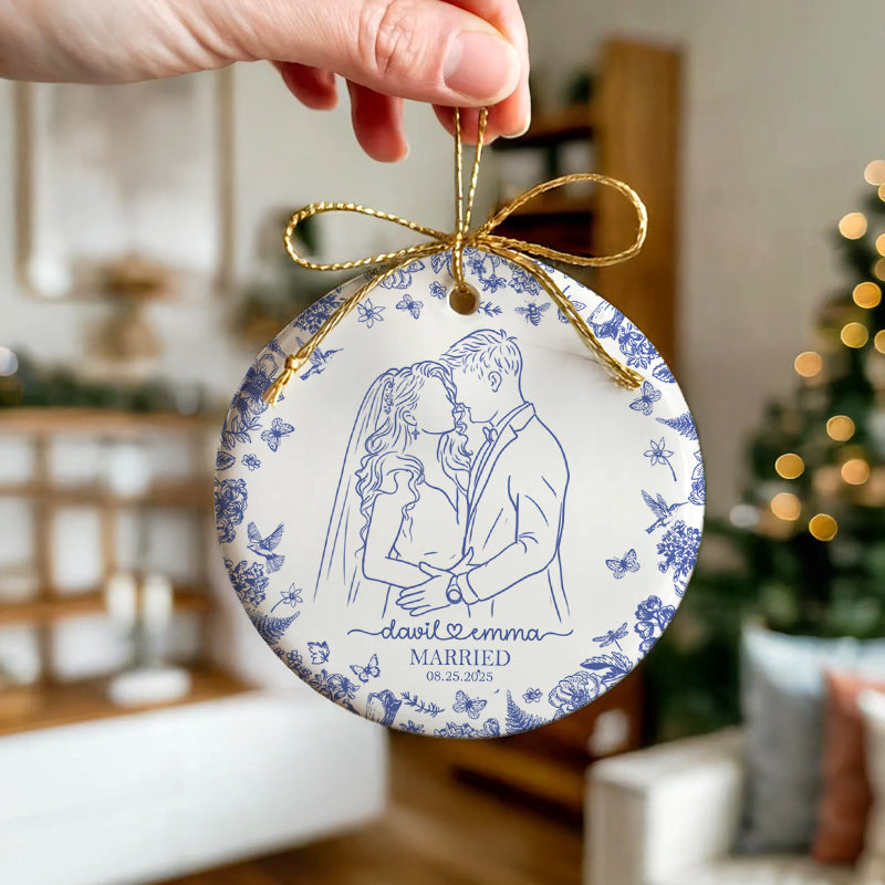 Wedding Couple Line Art - First Christmas Married, Newlywed, Anniversary Gift - Personalized Circle Ceramic Ornament