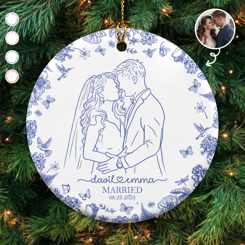 Wedding Couple Line Art - First Christmas Married, Newlywed, Anniversary Gift - Personalized Circle Ceramic Ornament